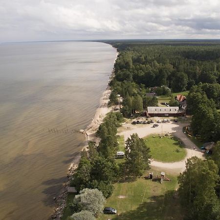 Hotel Viesu Nams Melnsils Exteriér fotografie