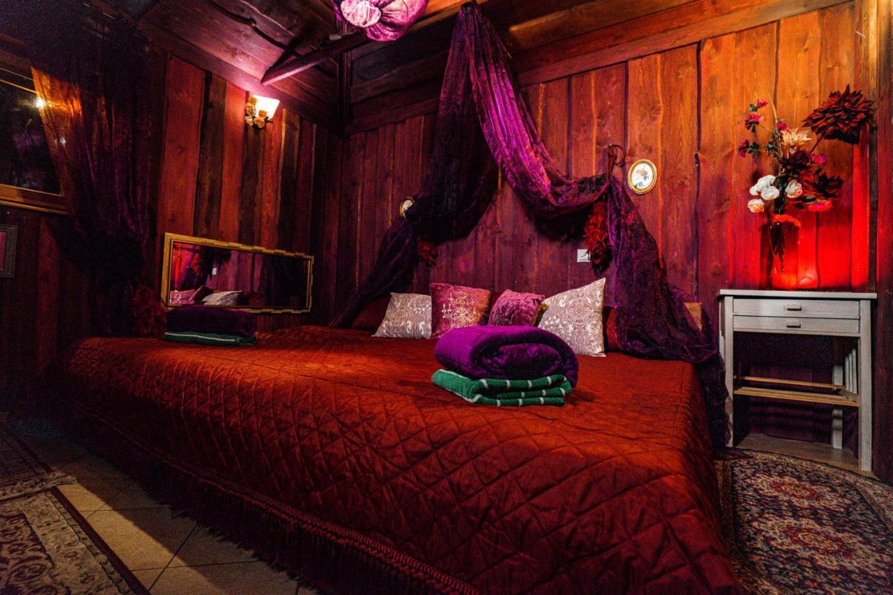 Hotel Viesu Nams Melnsils Exteriér fotografie