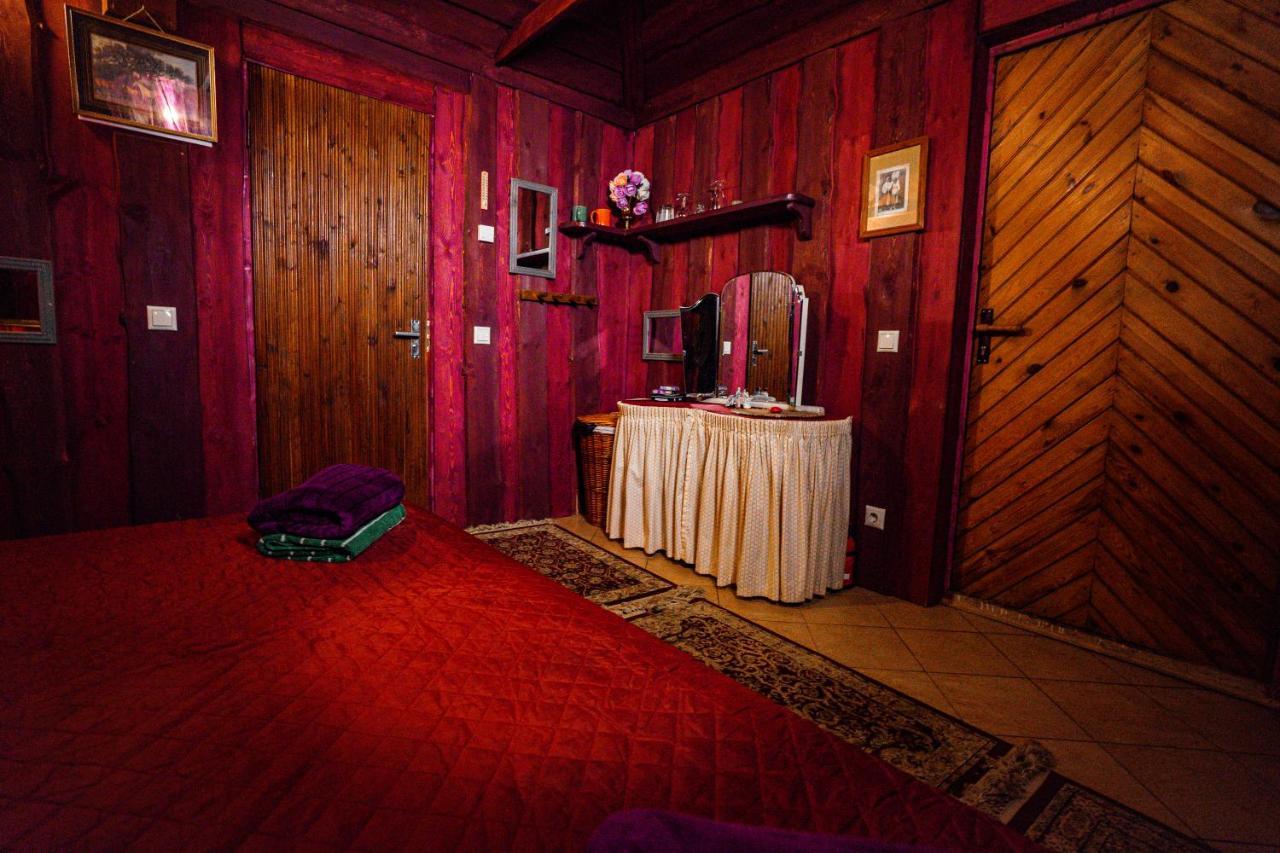 Hotel Viesu Nams Melnsils Exteriér fotografie