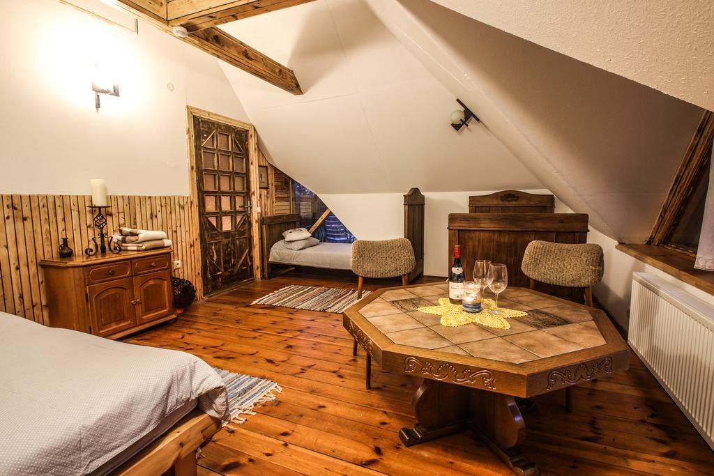Hotel Viesu Nams Melnsils Exteriér fotografie