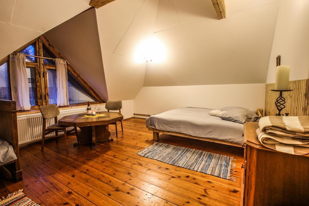 Hotel Viesu Nams Melnsils Exteriér fotografie