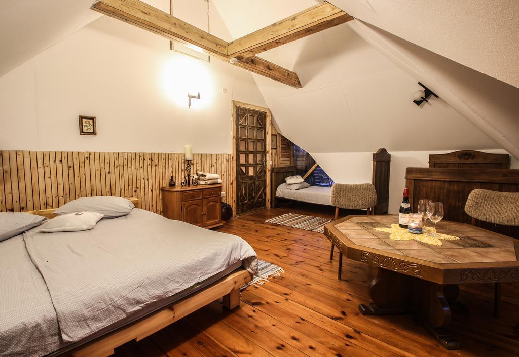 Hotel Viesu Nams Melnsils Exteriér fotografie