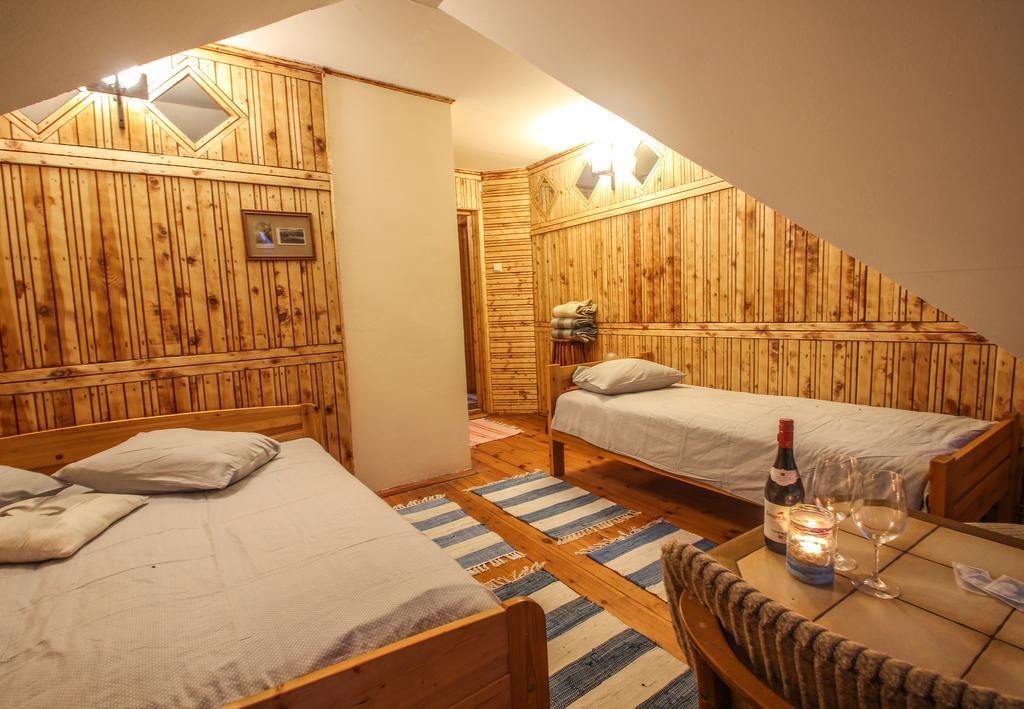 Hotel Viesu Nams Melnsils Exteriér fotografie