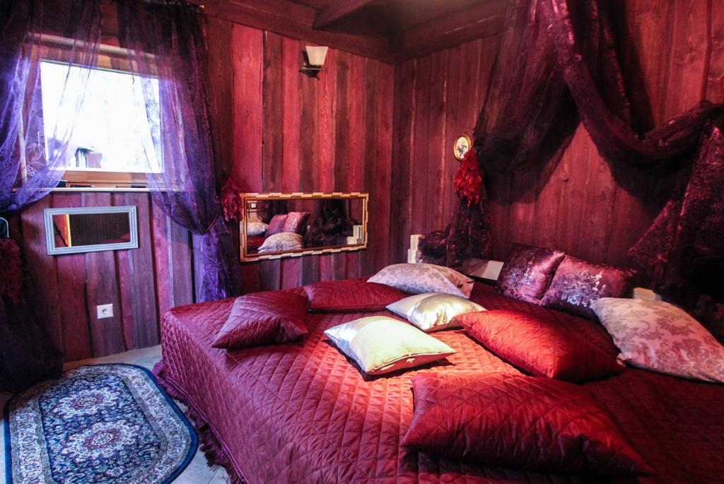 Hotel Viesu Nams Melnsils Exteriér fotografie