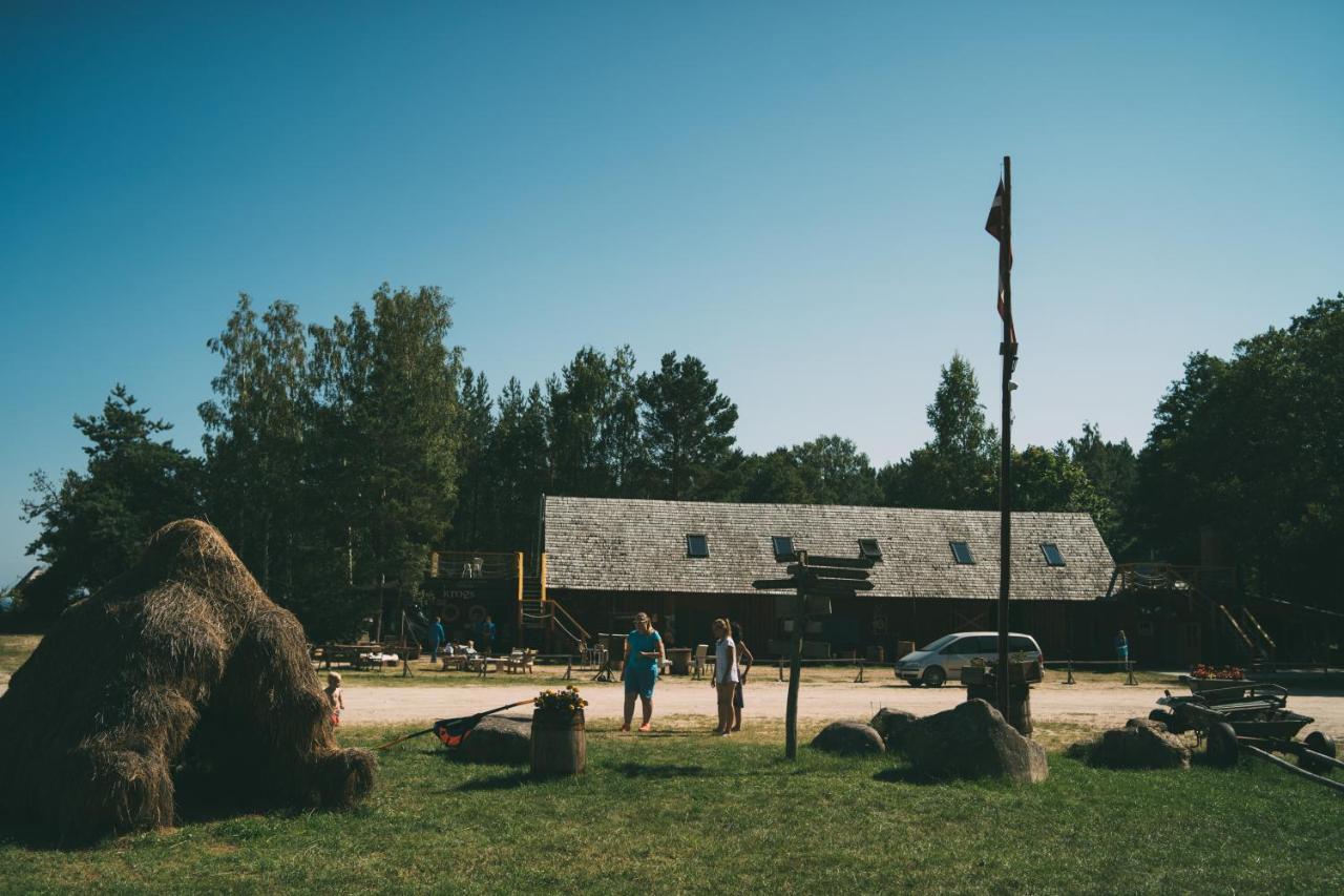 Hotel Viesu Nams Melnsils Exteriér fotografie